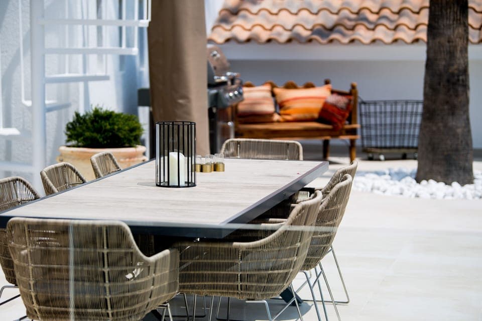 Outdoor dining