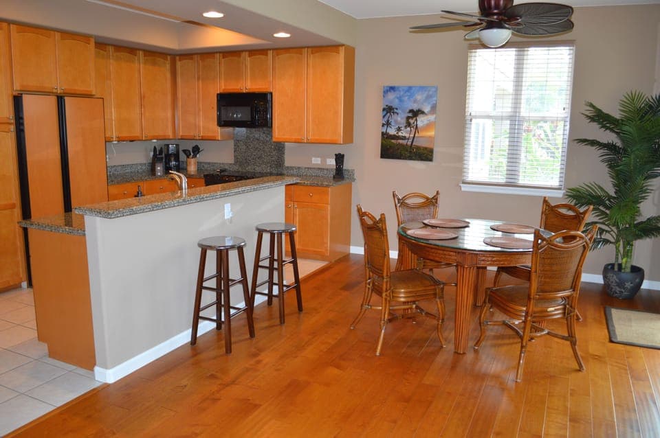 Enjoy a quick meal at the kitchen dining table