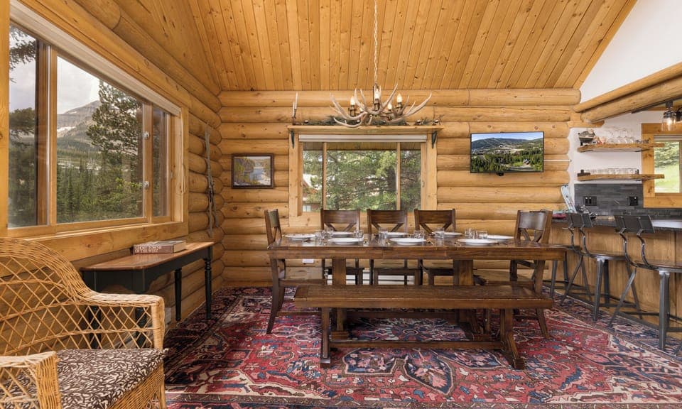 35 White Otter dining2