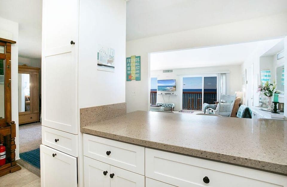 Large breakfast bar it’s great for guests wanting to hang out with the chef. 