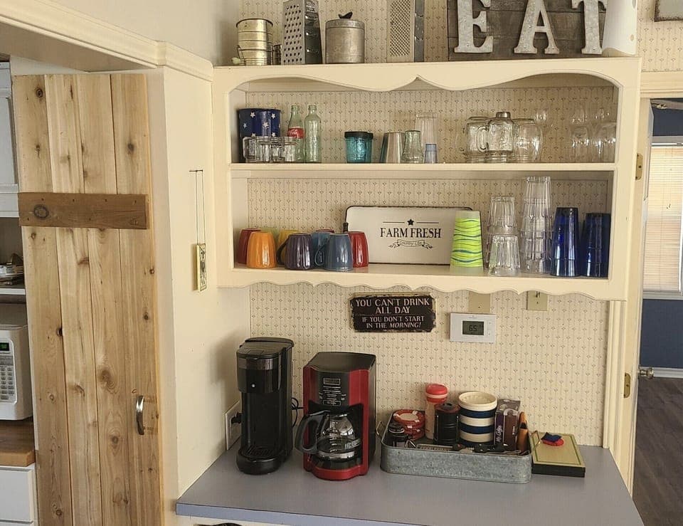 Coffee bar… both standard 12 cup & Keurig!