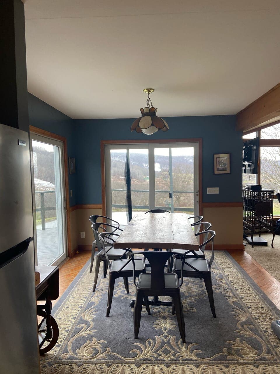 Main flood dining area off the kitchen and living room.