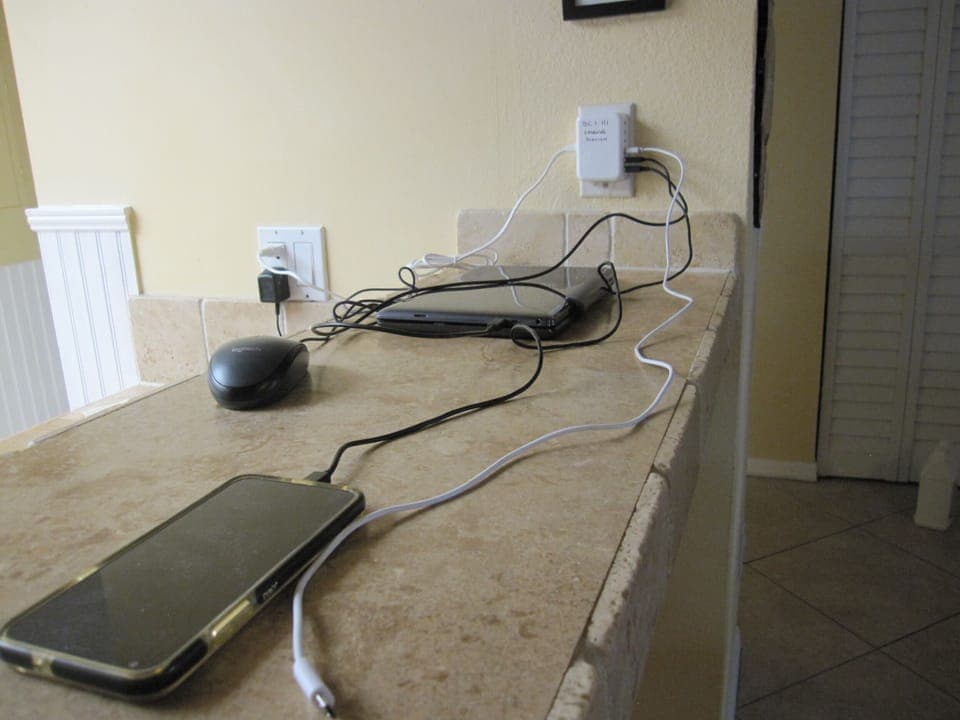 New Charger Station with 6 Ports for Devices (2023).