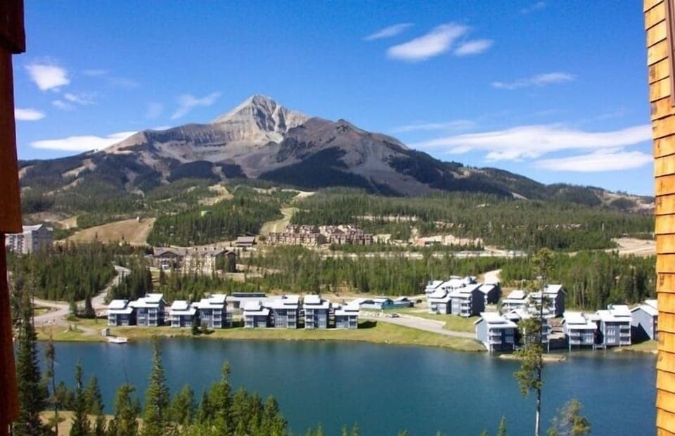 Great views of Lake Levinski.  Moose and other wildlife are seen here often!