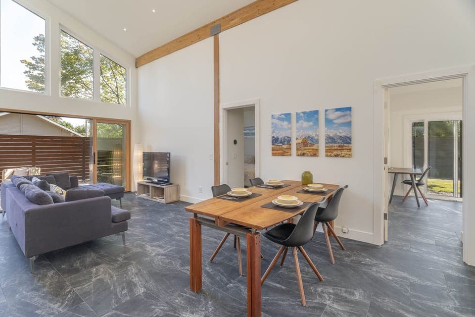 Dining area for 6 people