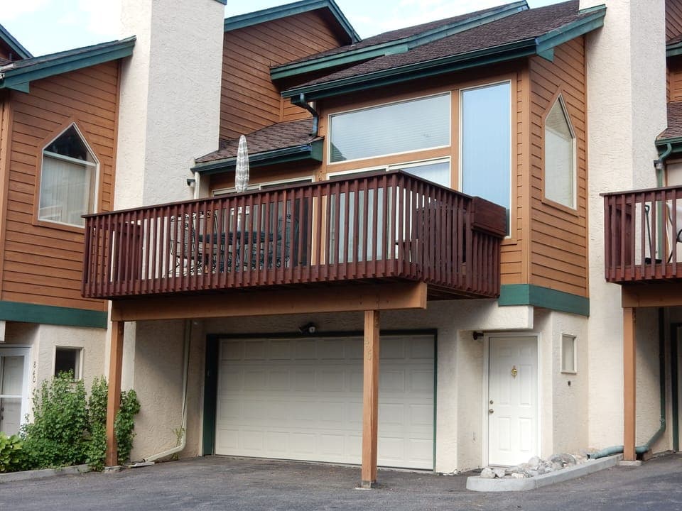 Balcony/garage