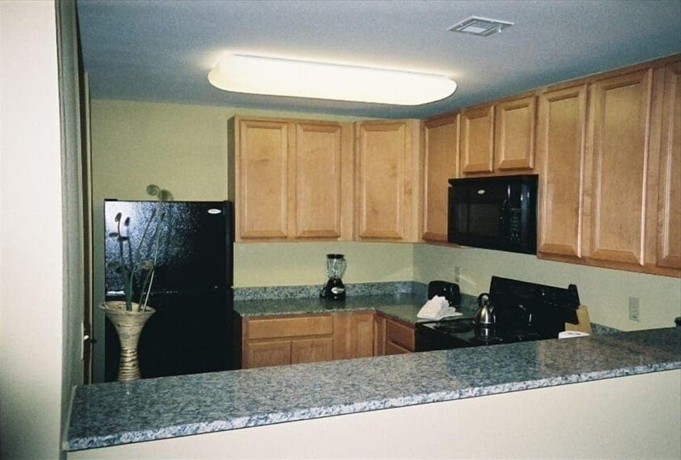 Kitchen with Granite and Bar counter tops.