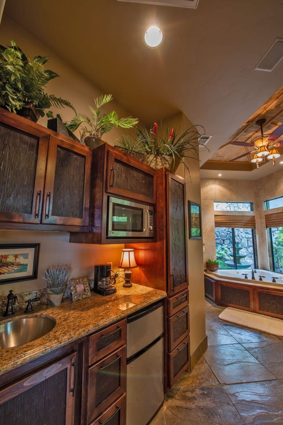 Master bath with coffee bar,ref/freezer,microwave, Jacuzzi tub,lg.walk in shower