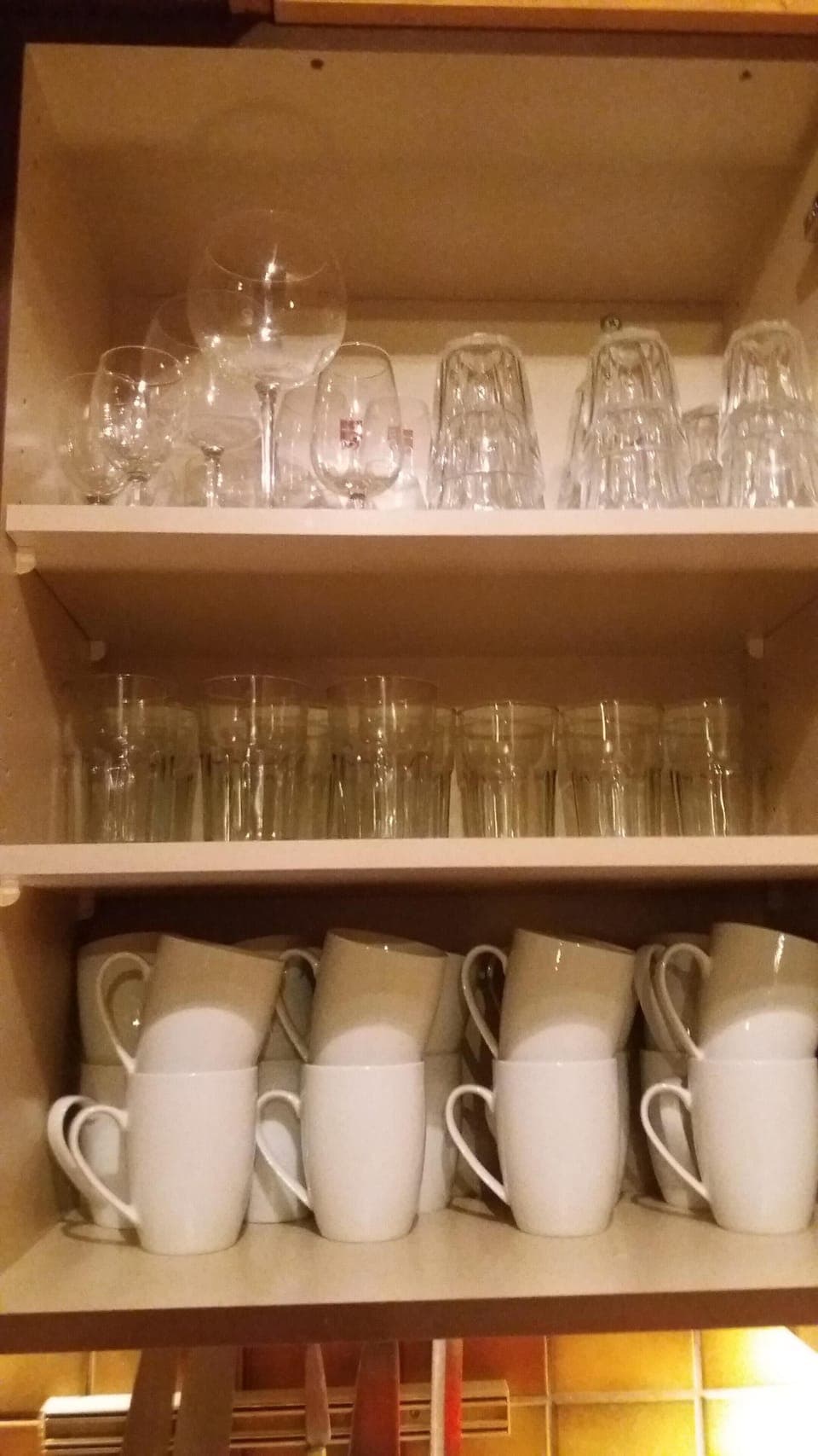 Crockery in the apartment