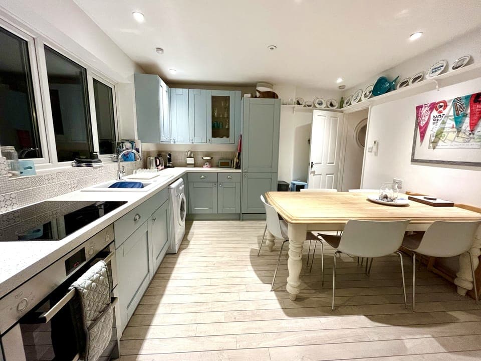 The spacious kitchen has a cooker, hob, washing machine, fridge and coffee maker