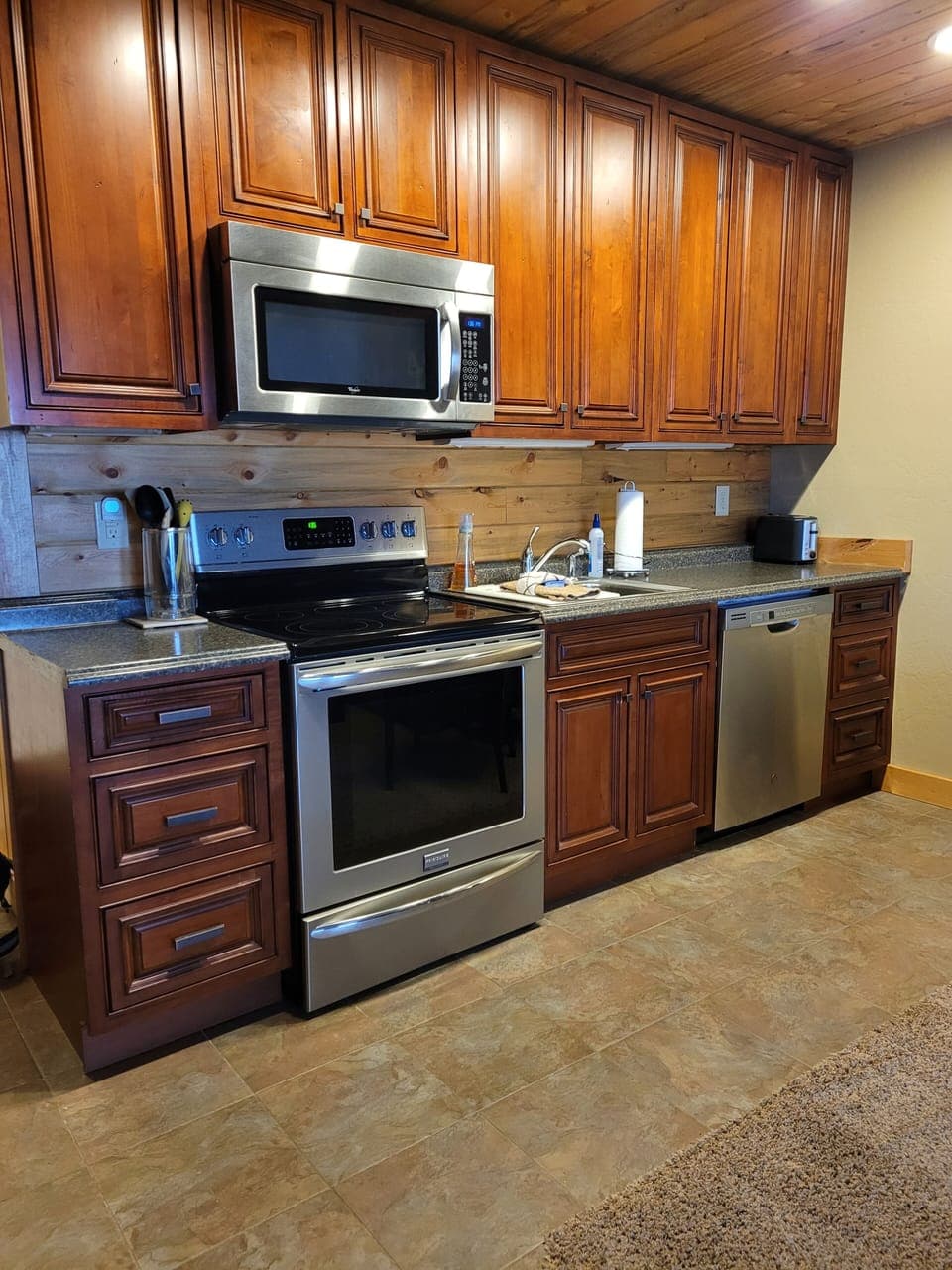 Full kitchen
