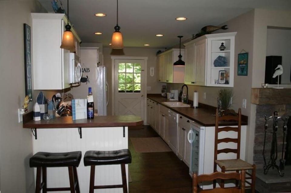 Fully Stocked Kitchen!