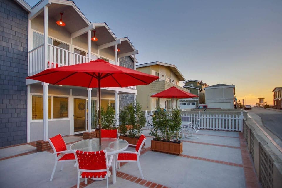 Oversized front ocean view patio is shared with upstairs unit. However, each unit has its own designated BBQ grill and outdoor dining table, seating and umbrella.
                