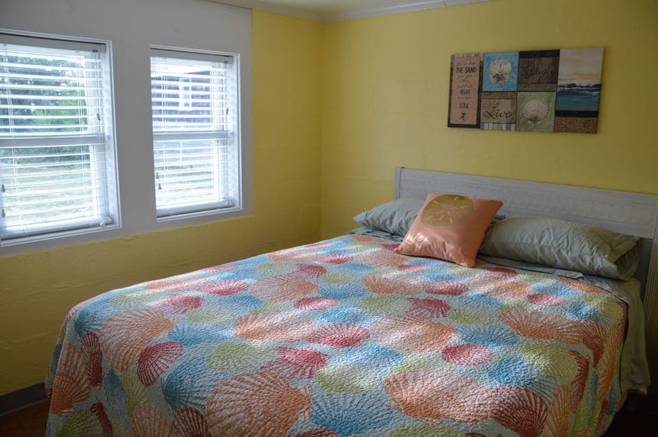 Bedroom 2 - Queen