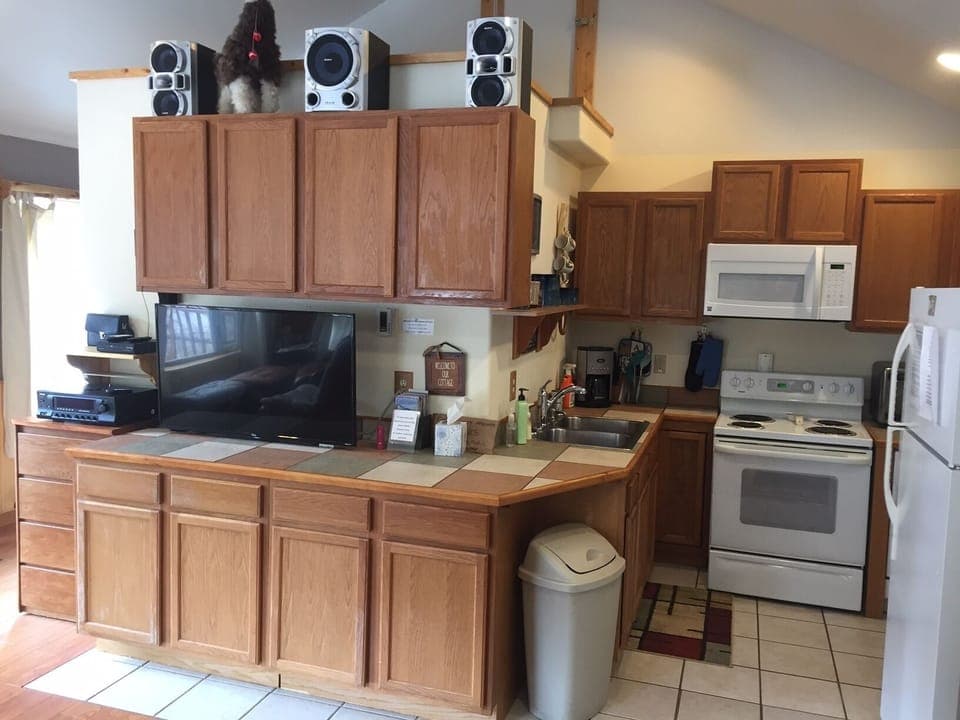 Kitchen, smart TV and stereo