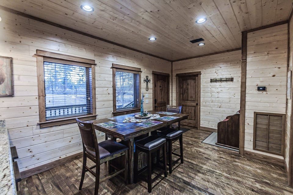 Dining Table with seating for 6