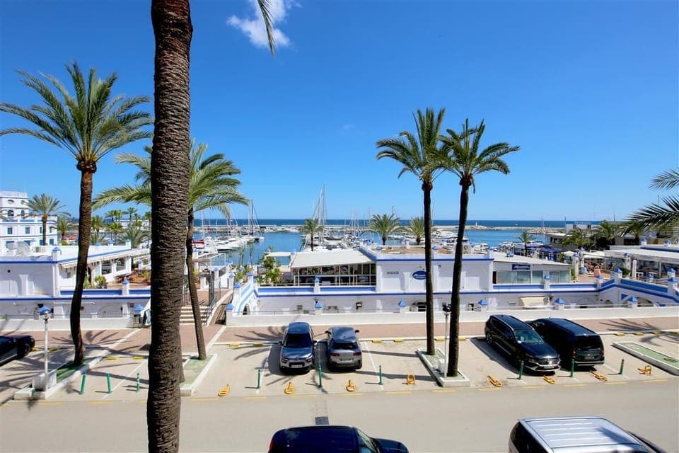 Direct sea views and views to the marina from the terrace of the apartment
