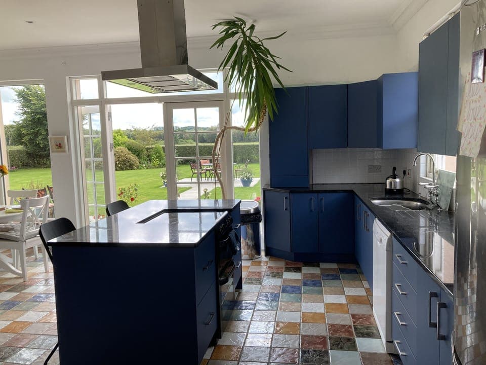 Modern Fully Equipped Kitchen