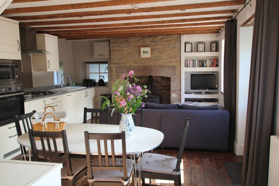 Kitchen lounge dining area