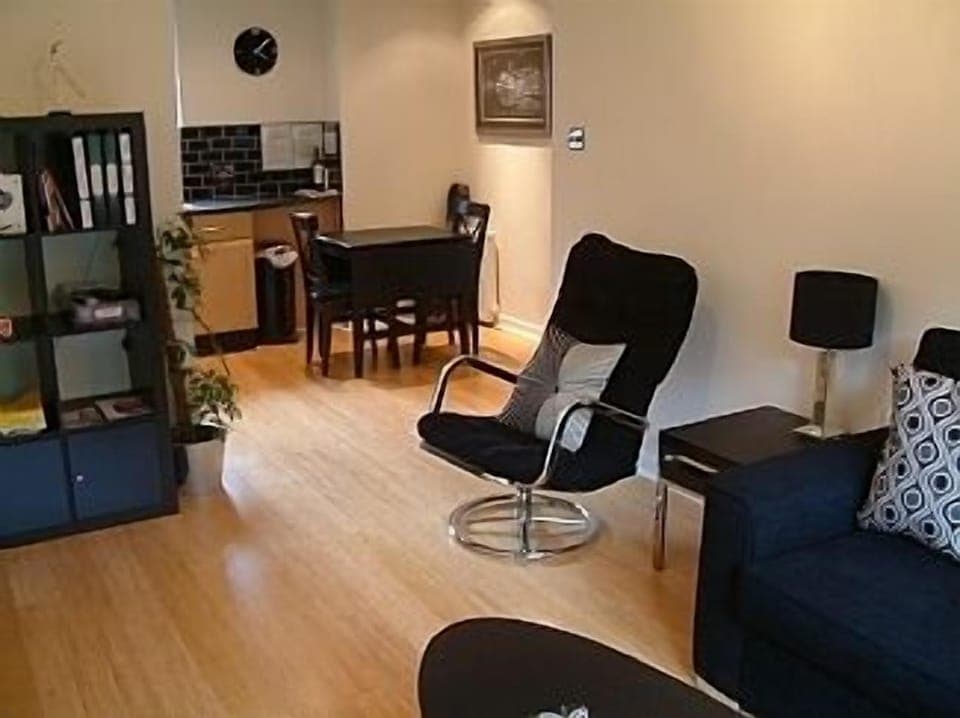 Boswell Upper Living Room Comfort