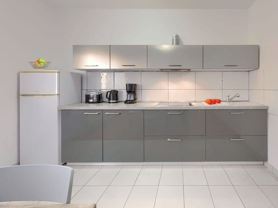 Cabinetry, Countertop, Property, Sink, Building, Tap, Kitchen Stove, Kitchen Sink, Home Appliance, Kitchen Appliance