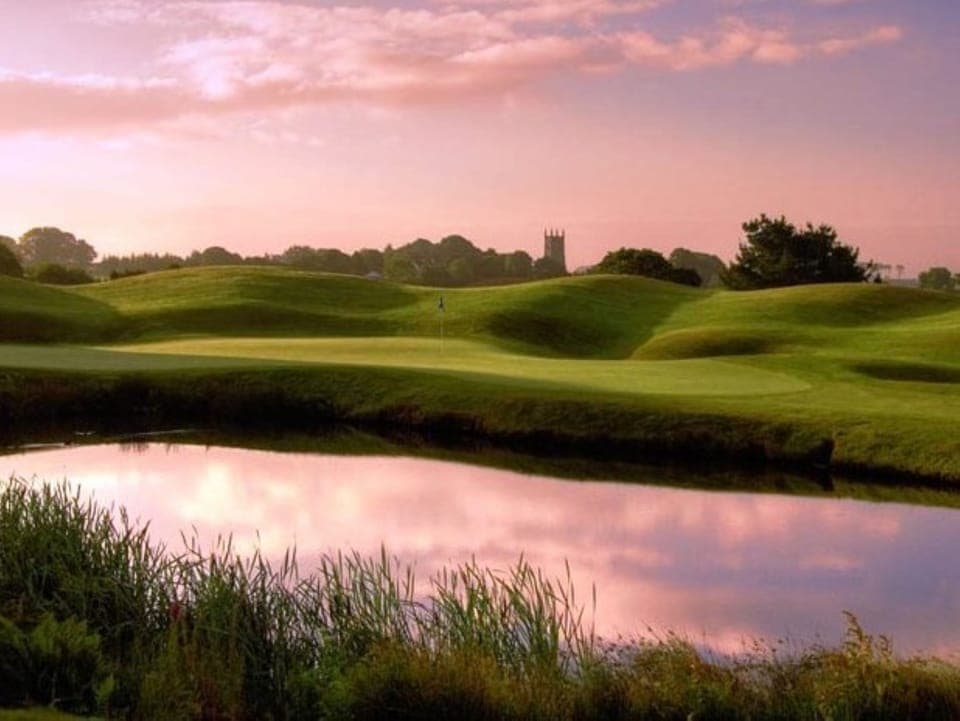 18th green - Signature Course - lay up or go for the green? 