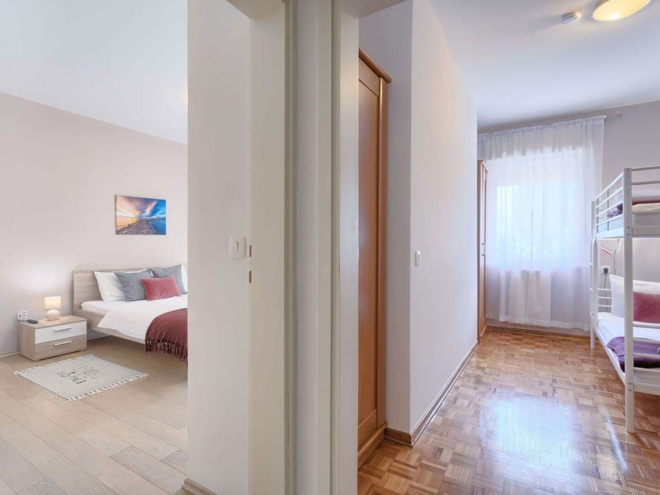 Property, Furniture, Wood, Comfort, Building, Lighting, Interior Design, Shade, Flooring