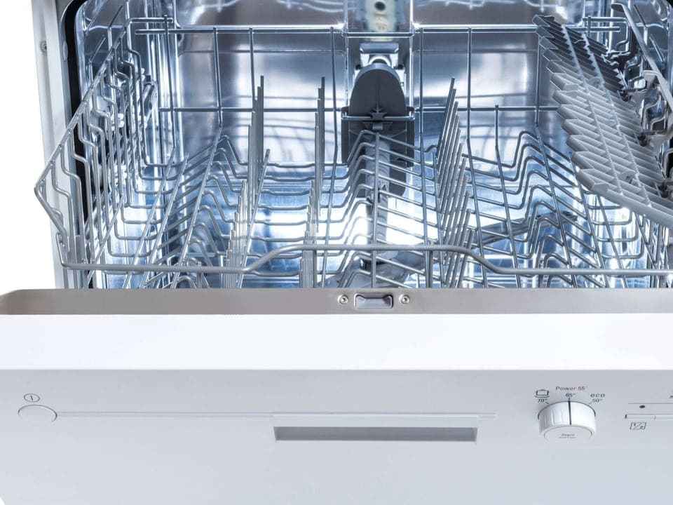 Silent dishwasher with tabs