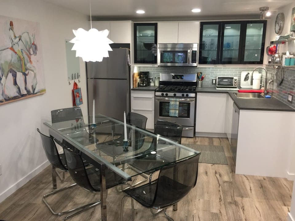 Extended table, seating for 6

