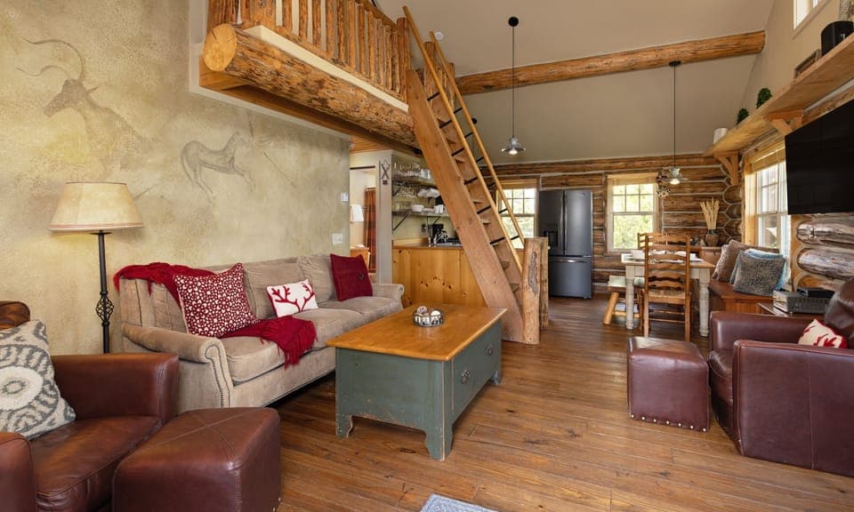 CH 15 Rustic Ridge living