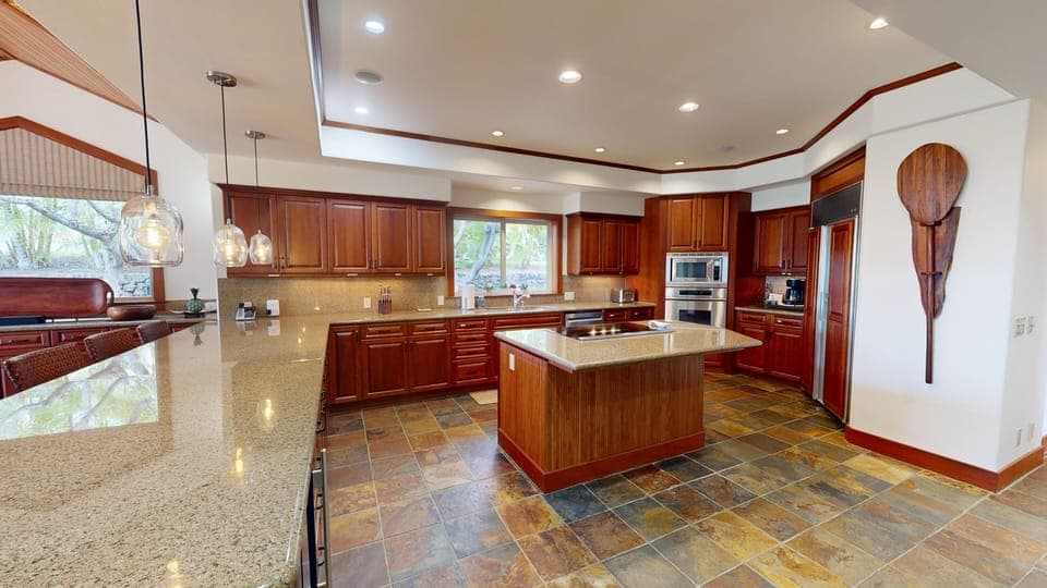 Large extremely well equipped kitchen for the gourmet chef in all of us - spices and oils included