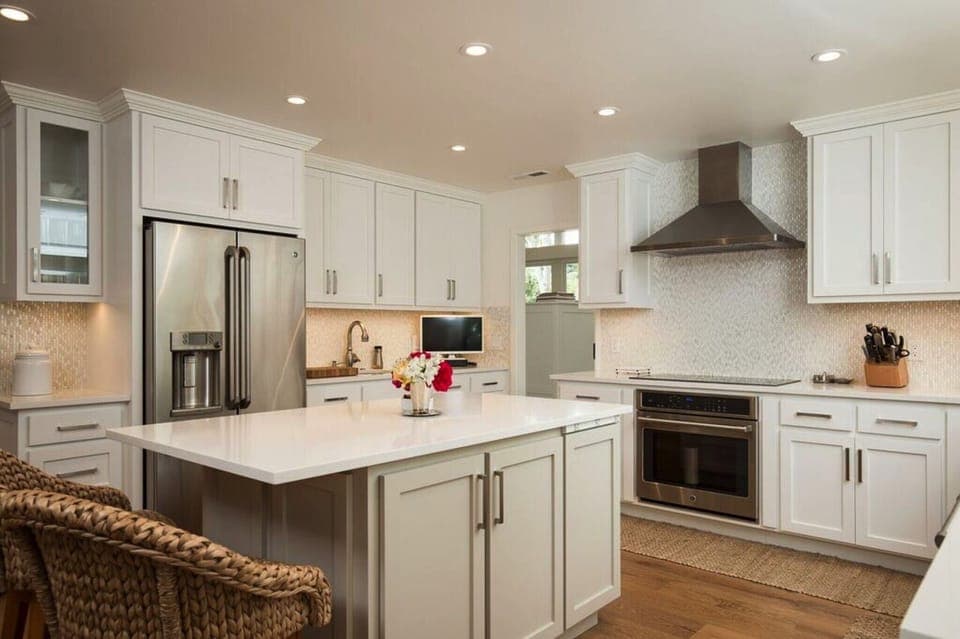 Kitchen refrigerator and additional sink