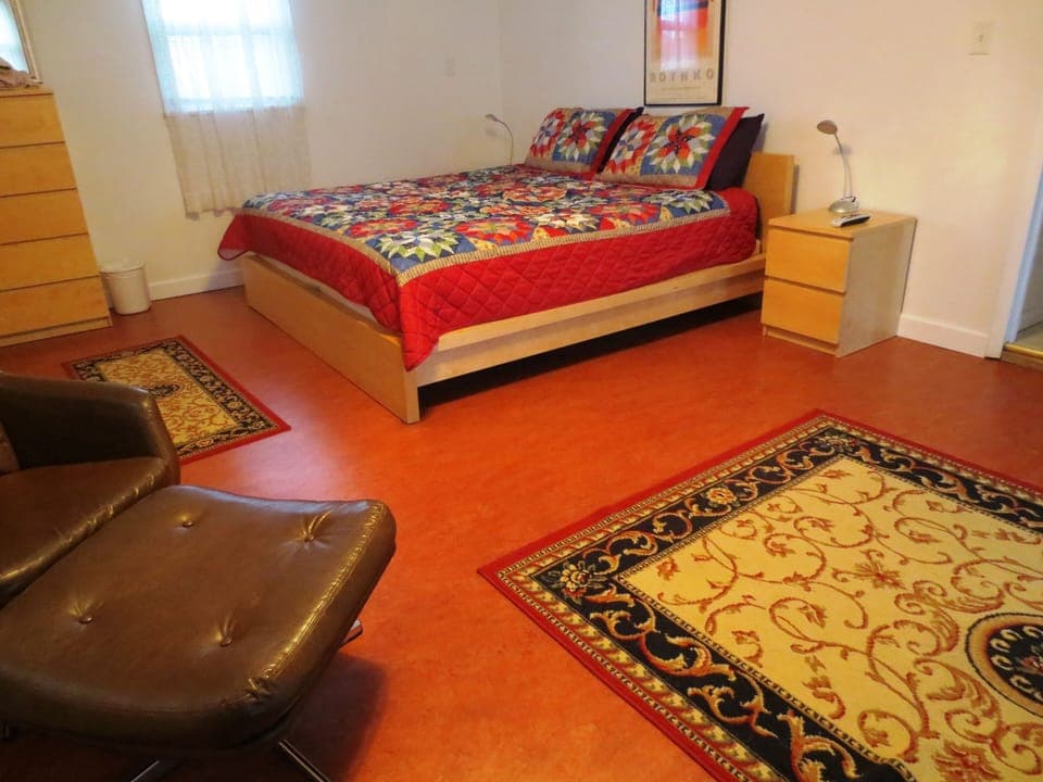 Large bedroom - Room to lounge