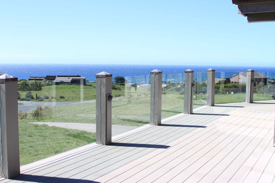 SPACIOUS DECK:  Beautiful Ocean Views!!(2nd Floor)