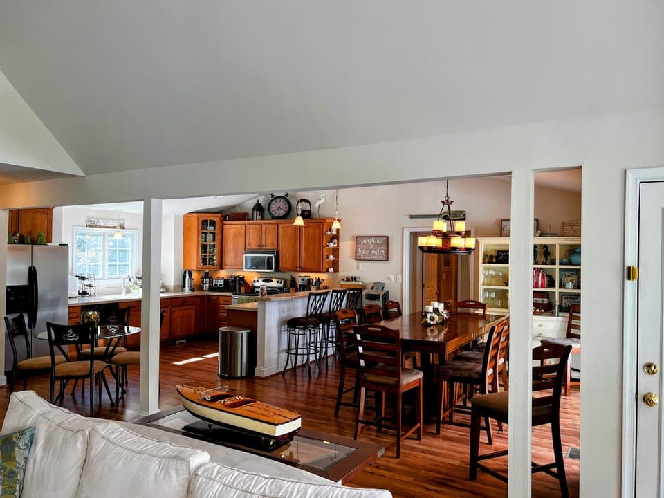 Kitchen/Dining Area - seating for 17