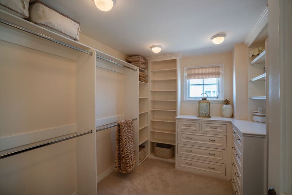 Master walk-n closet 