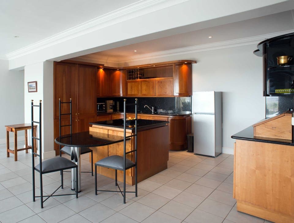 Fully fitted kitchen