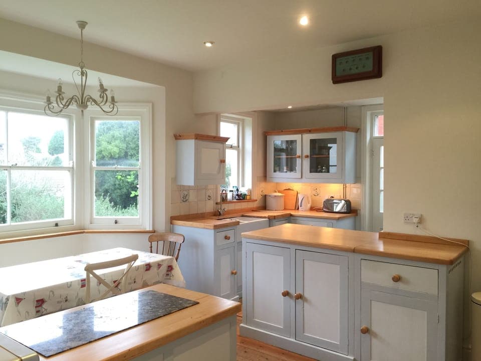 Kitchen. Relax in the bay window round the table.