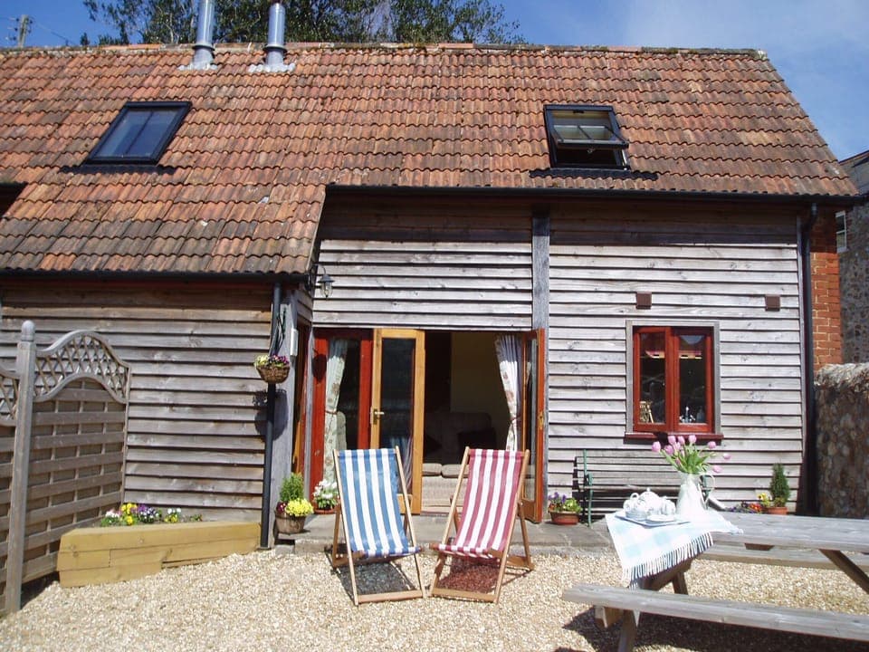 Front view of Daisy Cottage