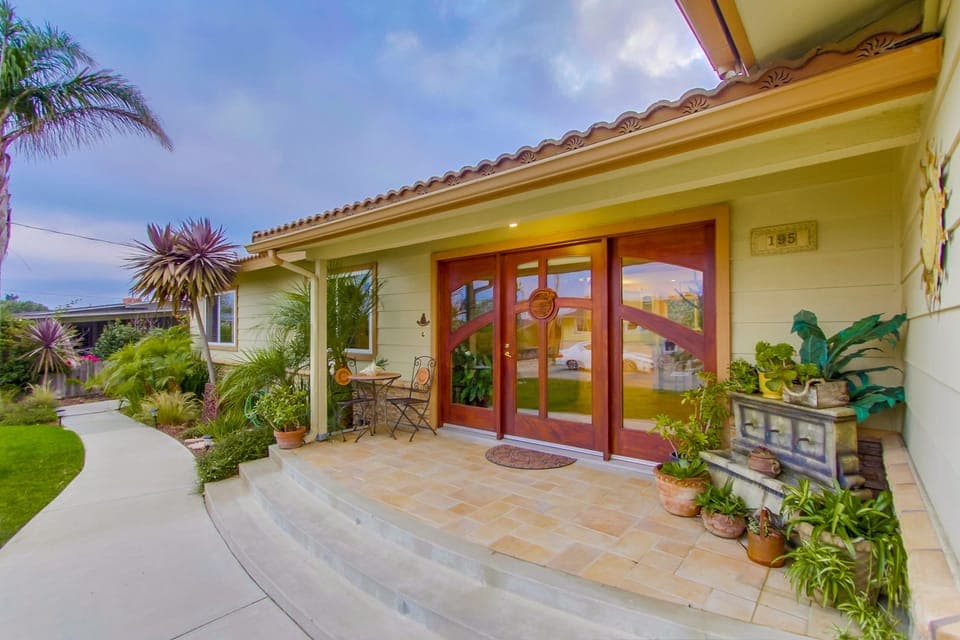 Our animal friendly beach tract home , 5 minute walk to the sand. 