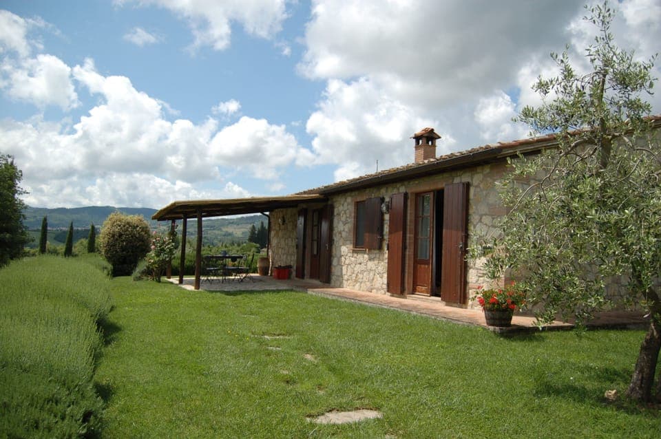 Comfortable living in this 3 bedroom 2 bath villa on a single level.