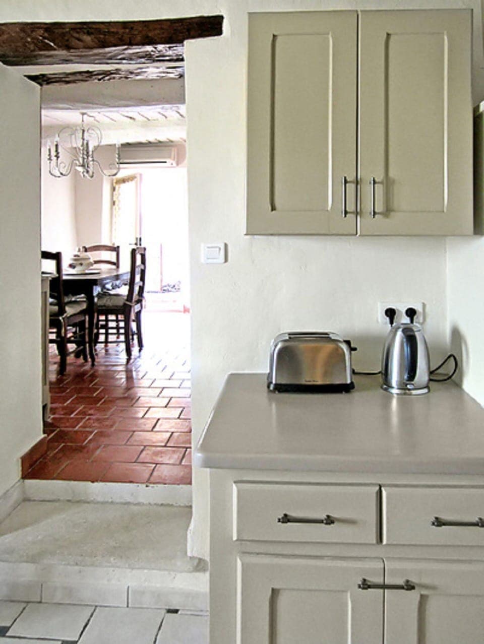 KITCHEN – Easy Access to the Dining Room