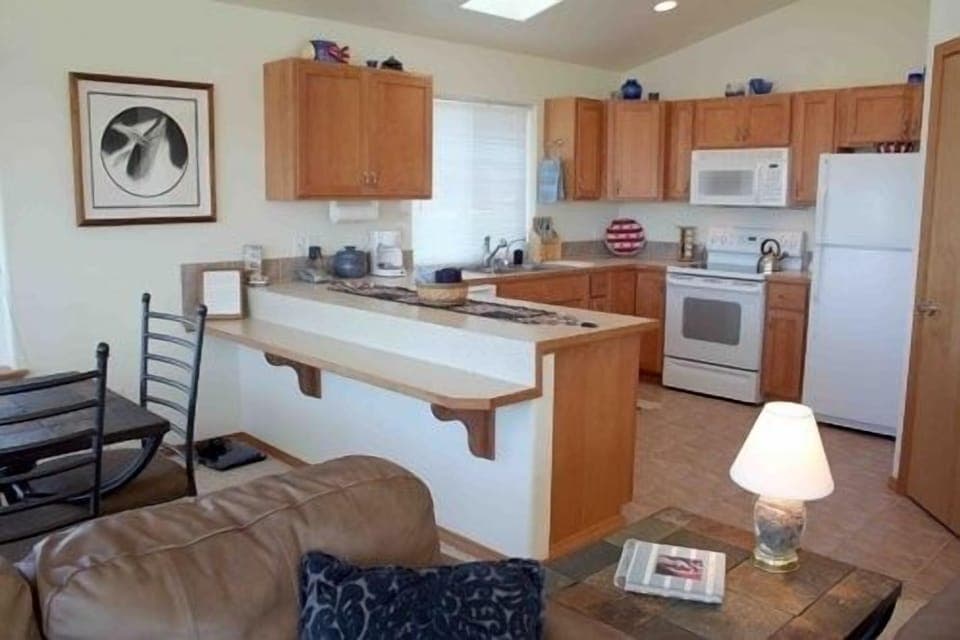 Fully furnished kitchen 