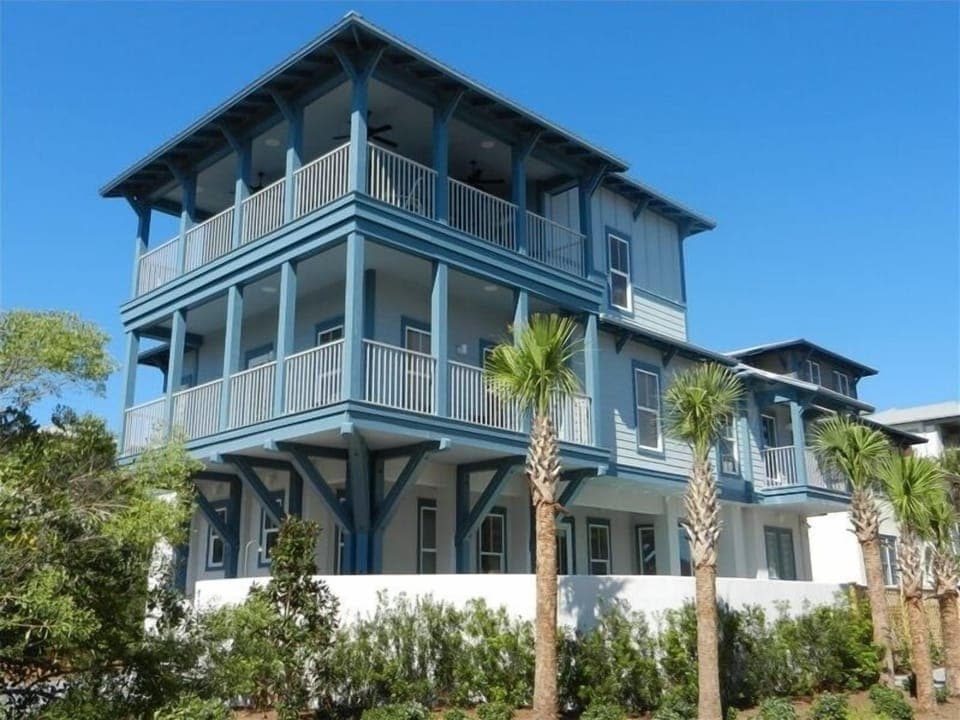 Vie De Mer is a new luxury beach house with state-of-the-art amenities.