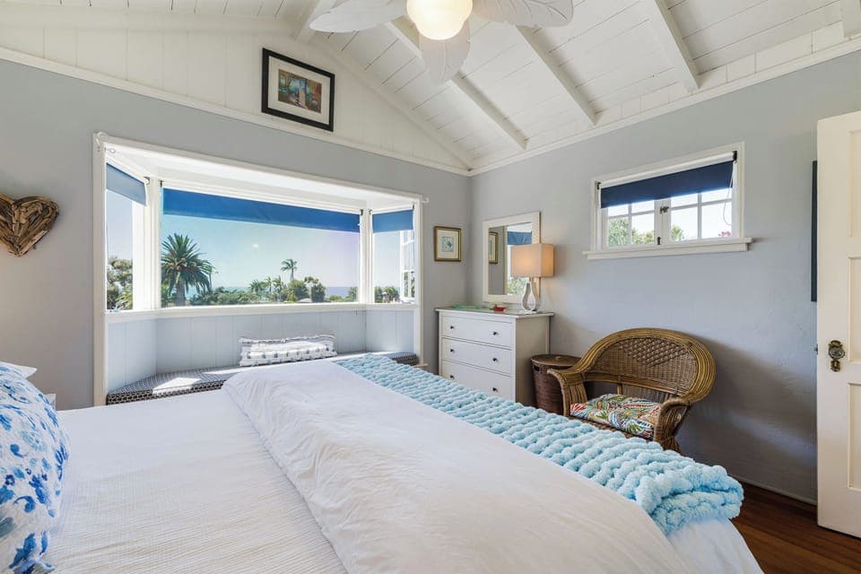 High ceilings, central air conditioning and ceiling fan.