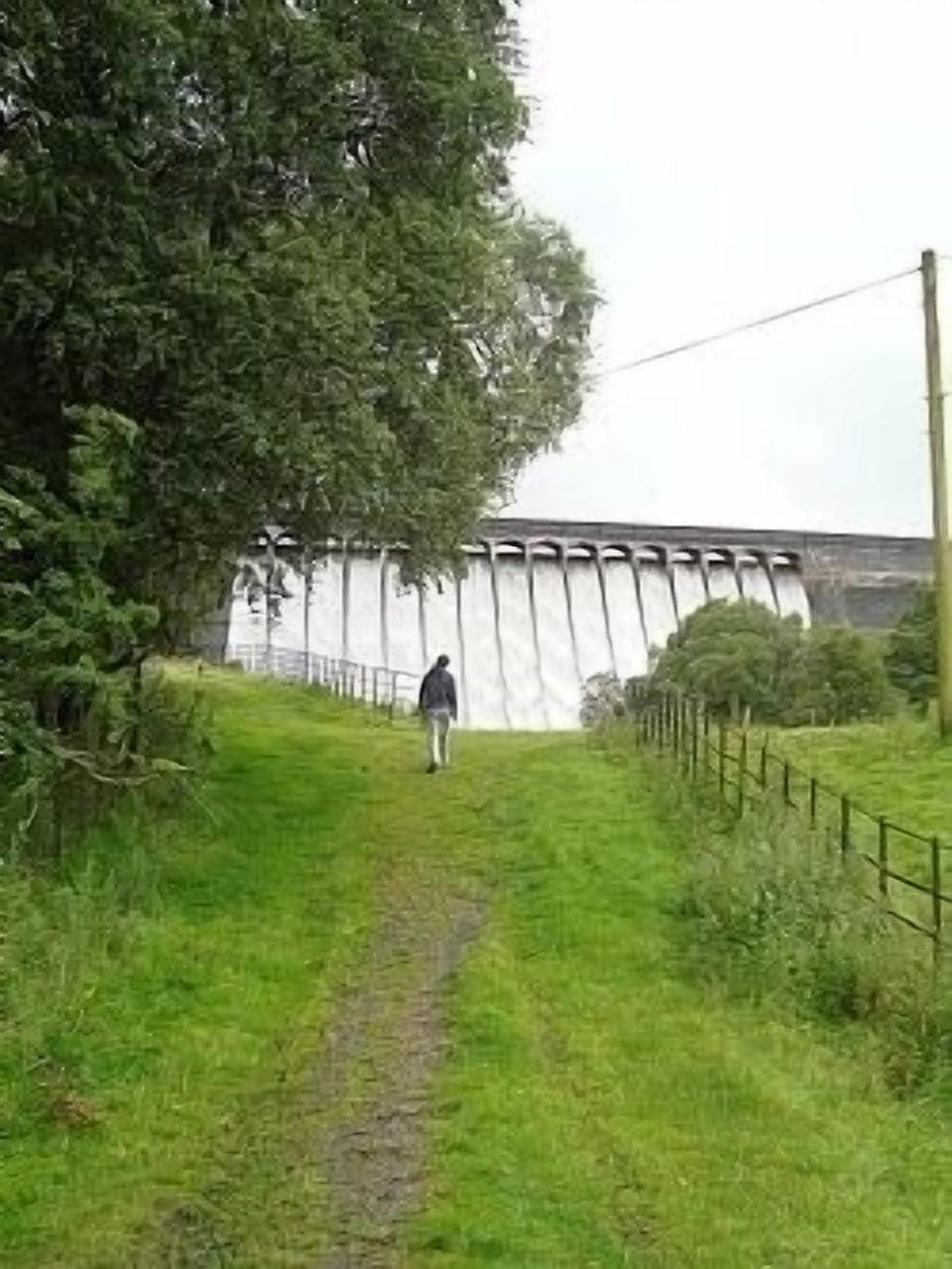 Walk to Crai reservoir