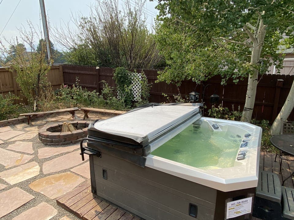 New fall 2020 - 8 person Hot Tub and fire pit