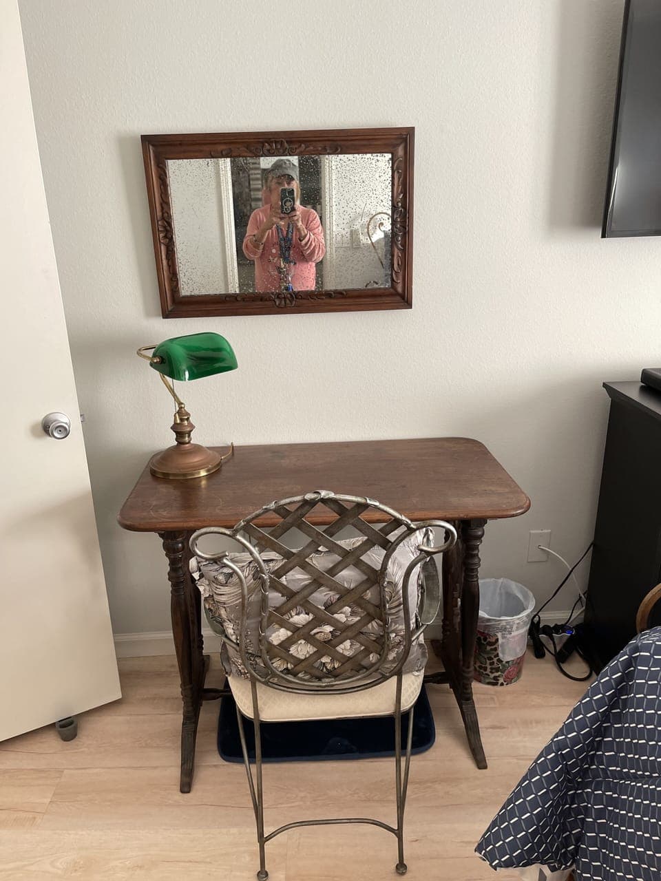 Master bedroom work desk 