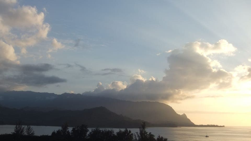 FlyingTurtleHouse Aircraft Carrier Private Bali Hai view From your Lanai Wow ! 