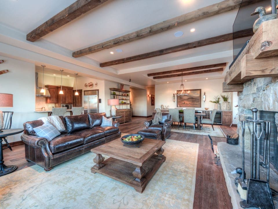 Cowboy Heaven Luxury Suite 7A, Living 3